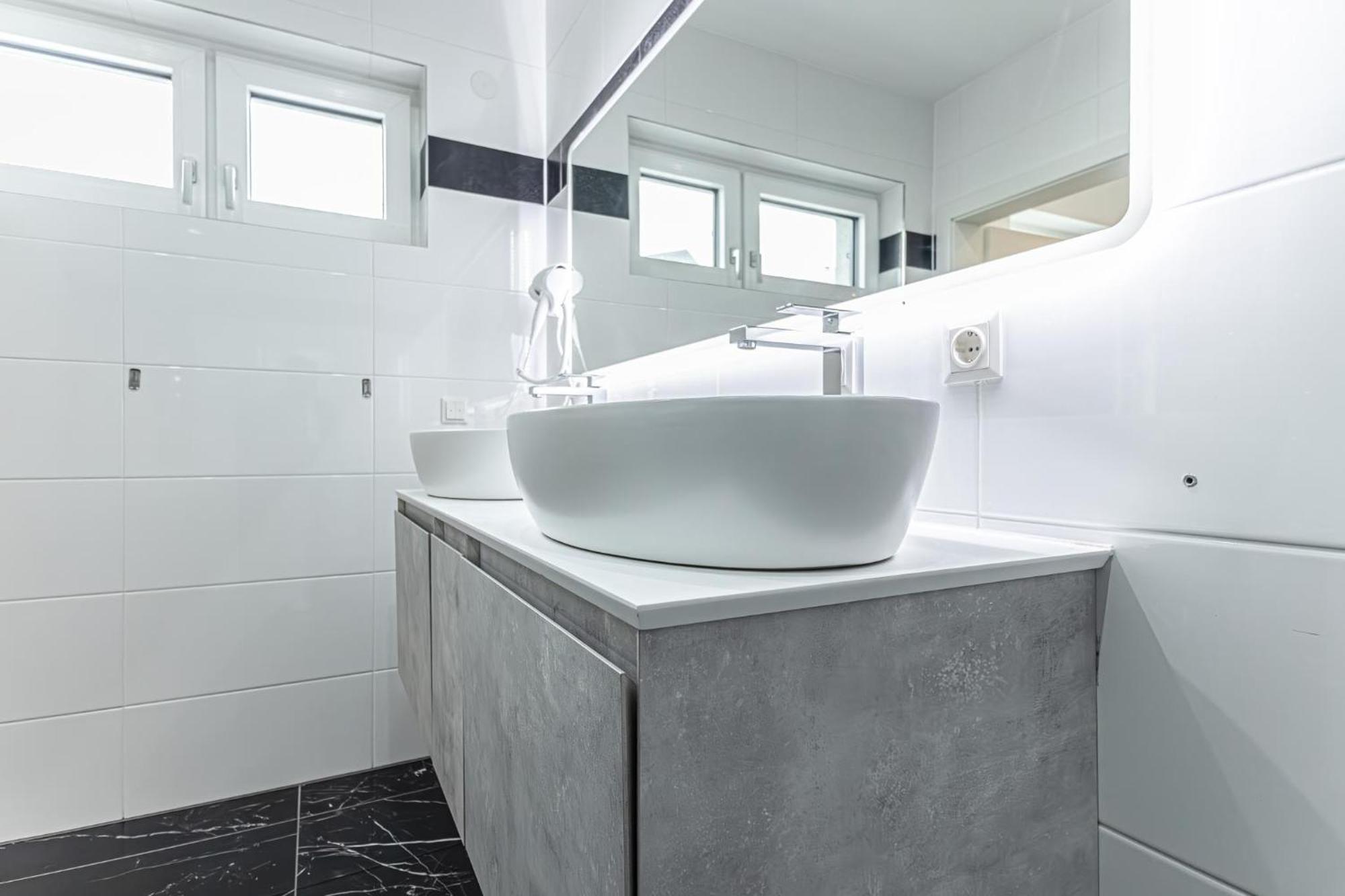 Luxury 6br With Private Pool & Sauna - Pets Allowed *