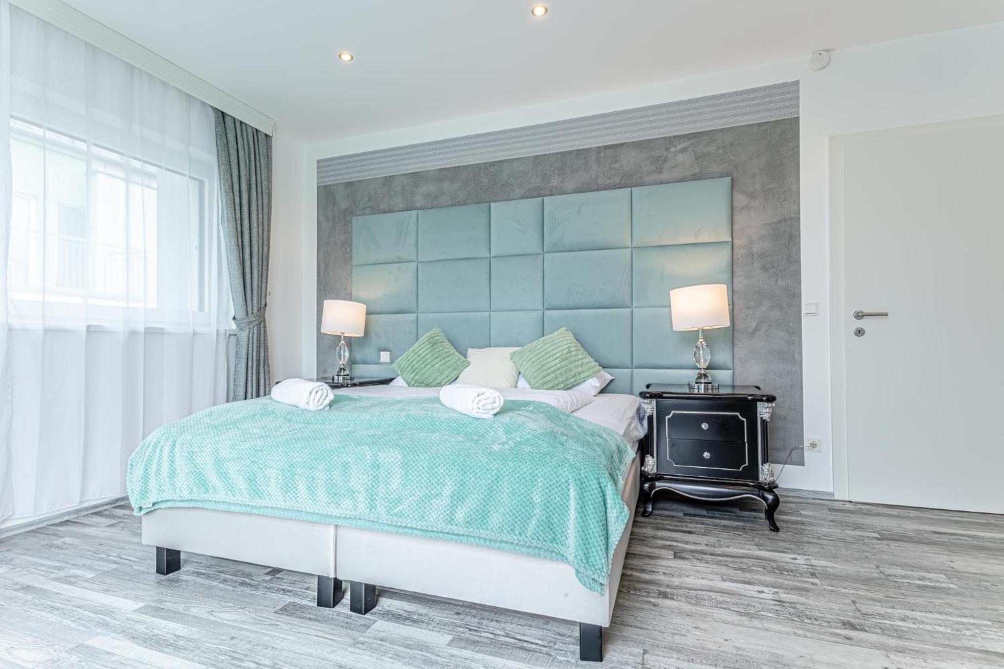 Luxury 6br With Private Pool & Sauna - Pets Allowed